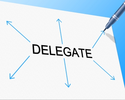 delegate-sign-with-arrows